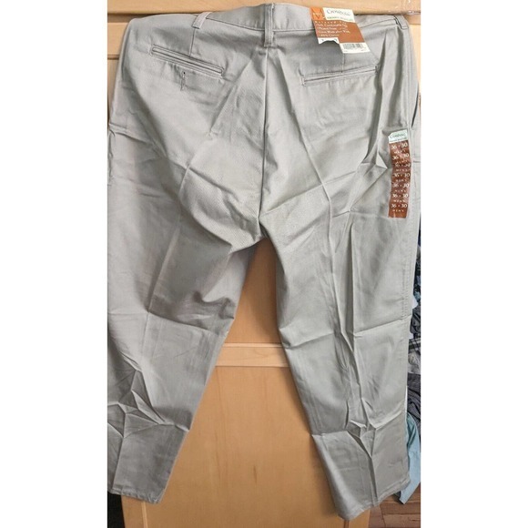 Crossbow Men's Tan V Pleated Chino‎ Khakis 36x30 New W/Tags Relaxed Fit - Picture 2 of 4